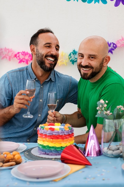 Lifestyle queer koppels vieren verjaardag