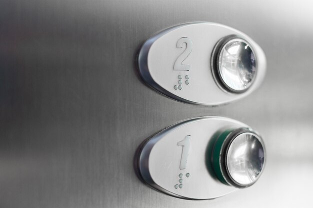 Liftknoppen met braillegetallen