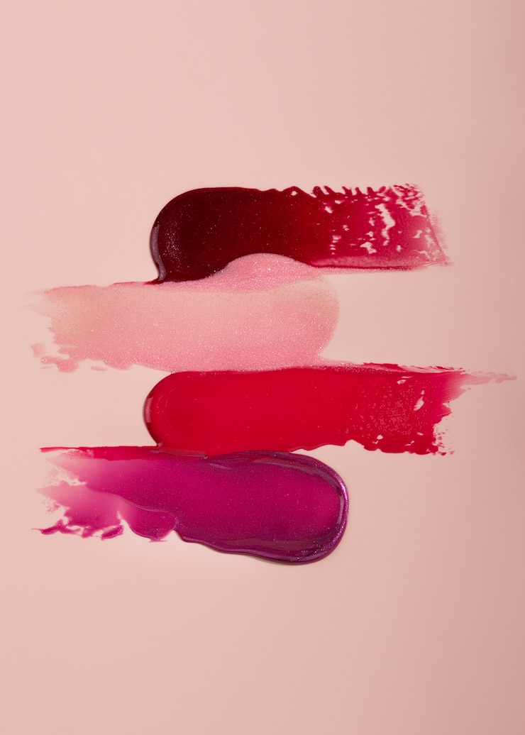 Gratis Foto lippenstift tinten textuur op roze achtergrond bovenkant