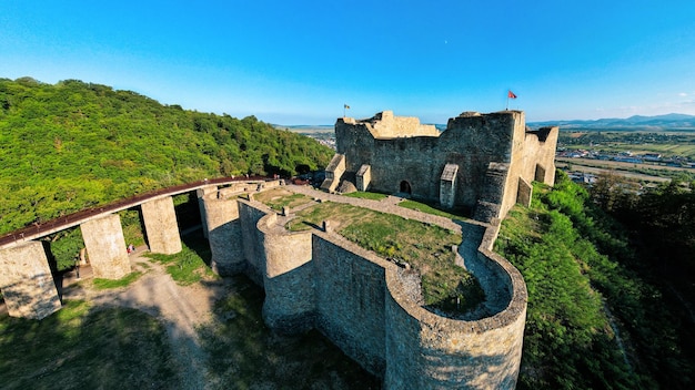 Luchtfoto drone uitzicht op de Neamt Citadel in Targu Neamt Roemenië