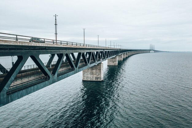 Luchtfoto van de brug tussen Denemarken en Zweden