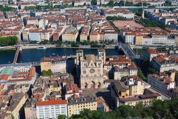 Luchtfoto van de SaintJean-kathedraal in Lyon