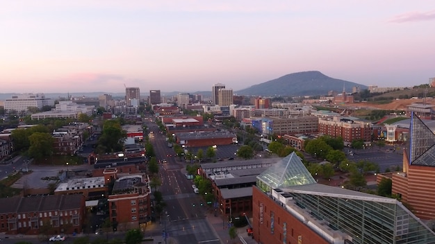 Luchtfoto van een stadsgezicht in Chattanooga, Tennessee