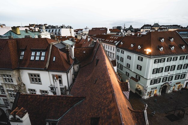 Luchtfoto van het oude stadhuis Bratislava