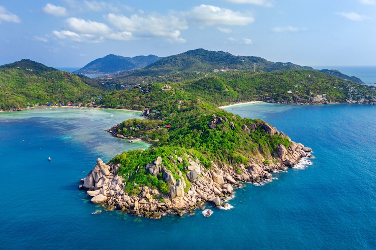Gratis Foto luchtfoto van het prachtige eiland koh tao in surat thani, thailand