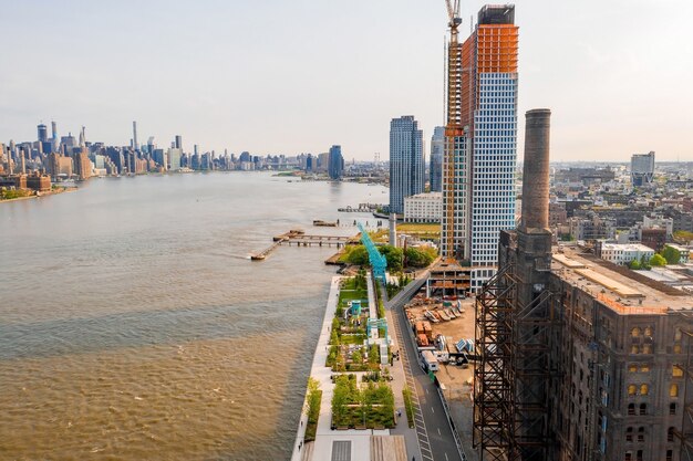 Luchtfoto van het stadsbeeld van New York onder het zonlicht