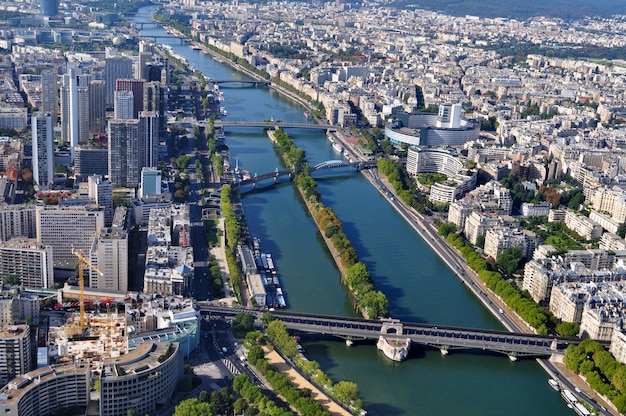 Luchtfoto van Parijs met de rivier de Seine