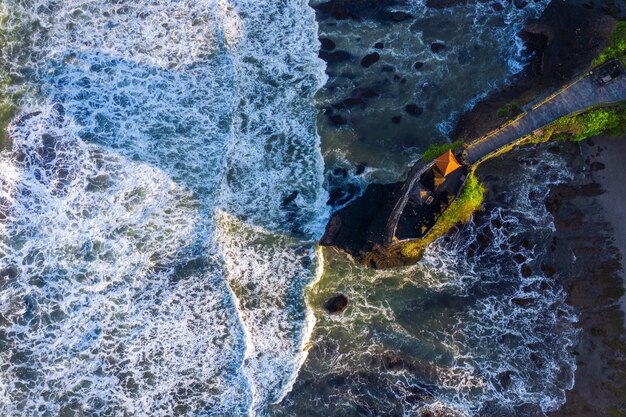 Luchtfoto van Tanah Lot-tempel in Bali, Indonesië