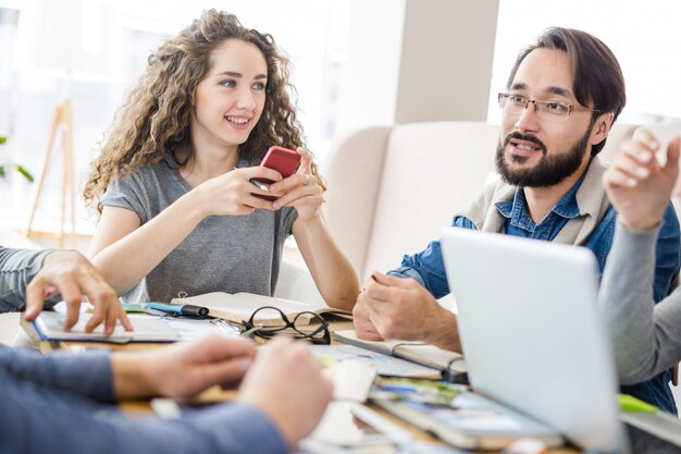 Luisteren naar collega