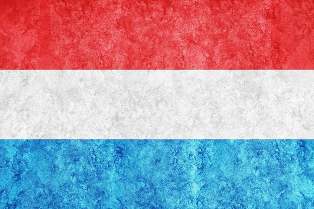 Luxemburg metalen vlag, getextureerde vlag, grunge vlag