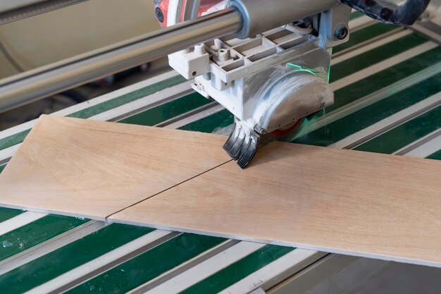 Machines voor het snijden van tegels met een hoge hoek