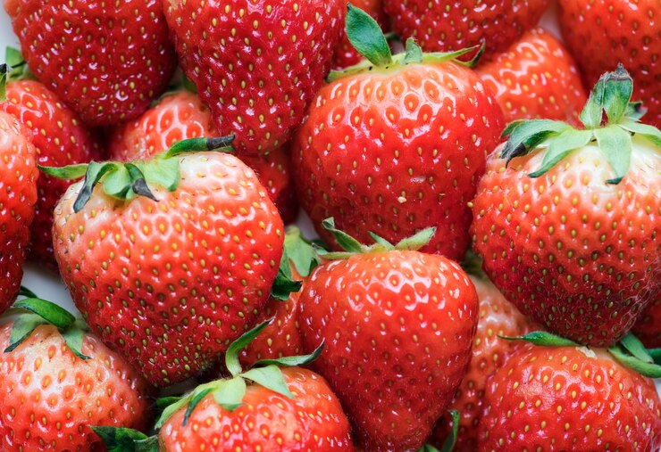 Gratis Foto macro van yummy aardbeienachtergrond