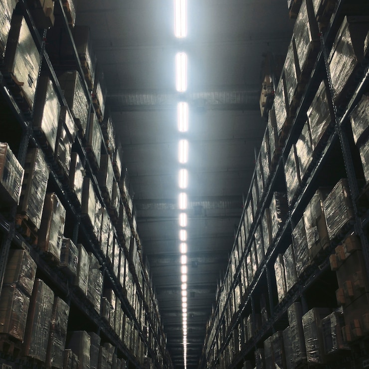 Gratis Foto magazijn gebouw binnen gloeilamp concept