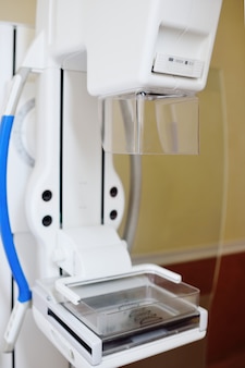 Mammografie borstonderzoek apparaat in ziekenhuis laboratorium van moderne kliniek.