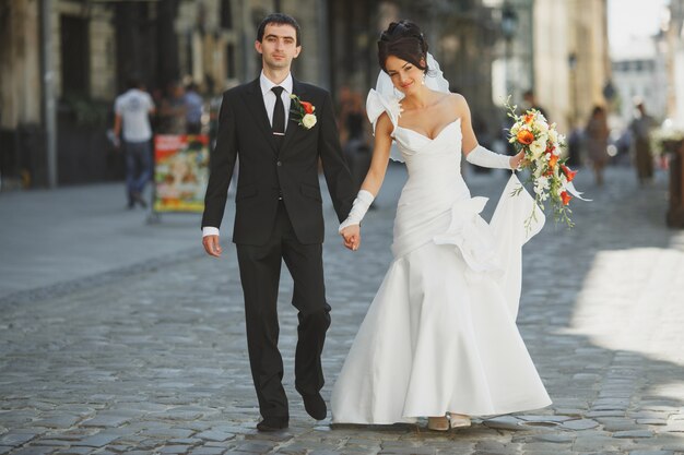 Man en vrouw in de straat