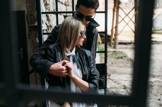 Man en vrouw met een hand