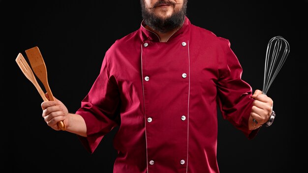 Man in chef-kokkleding
