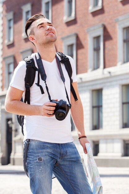 Man in de stad