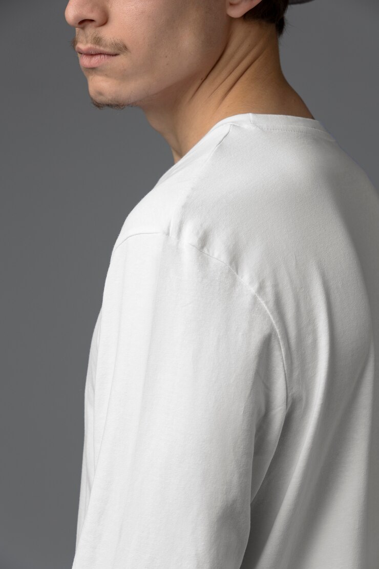 Gratis Foto man met een blank shirt.