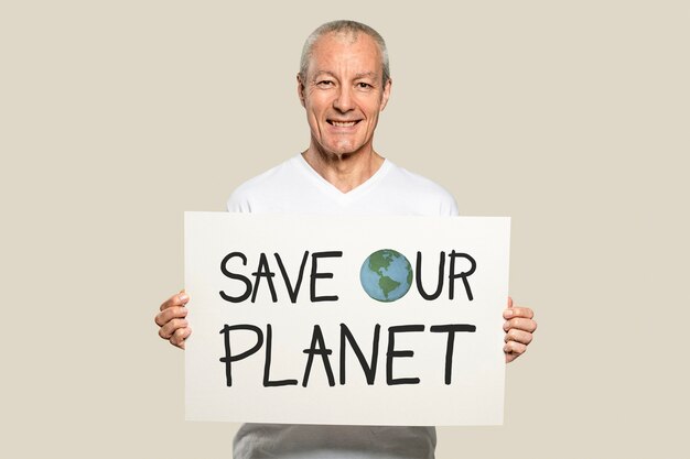 Man met een bordje Save our Planet