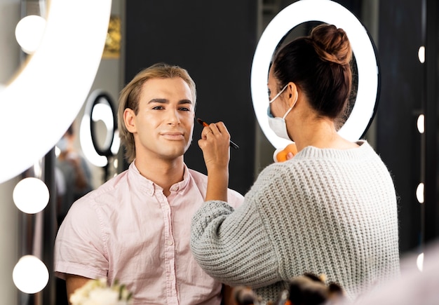 Man met make-up medium shot