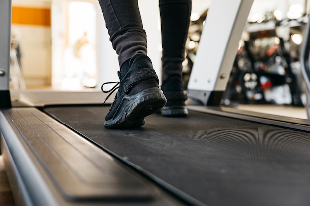 Man trainen in de sportschool