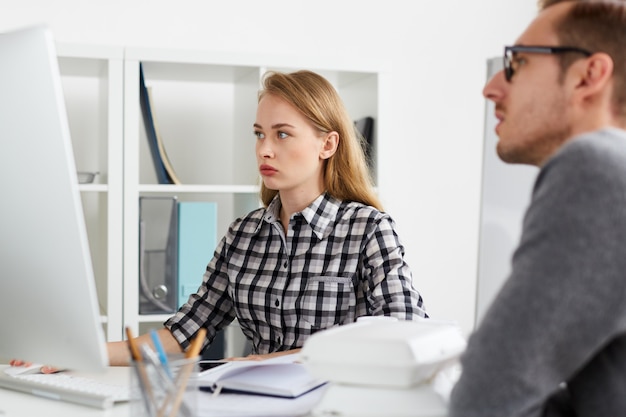 Gratis foto managers op het werk