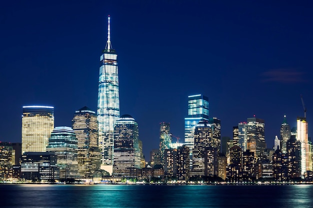 Manhattan skyline in de schemering, New York, Verenigde Staten