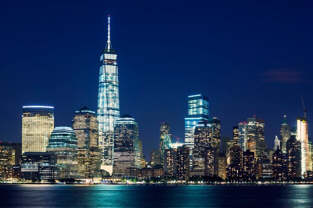 Manhattan skyline in de schemering, New York, Verenigde Staten