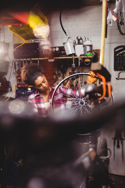 Mechanic behandeling van een fietswiel