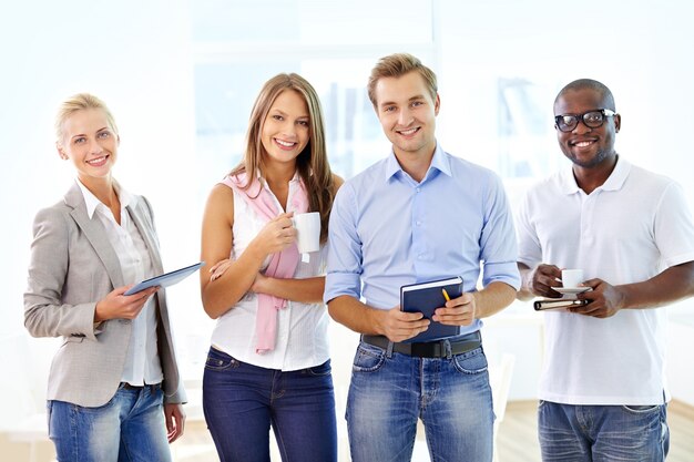 Medewerkers in jeans