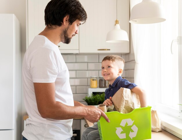 Medium geschoten vader en kind samen