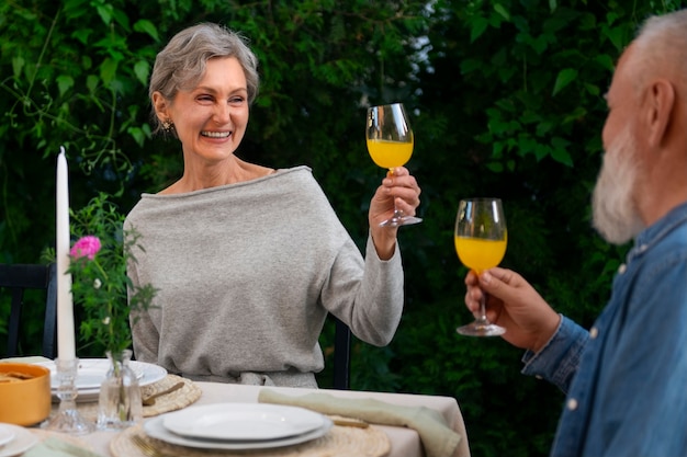 Gratis foto medium shot familie viert verjaardag