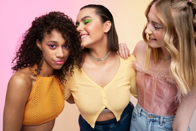 Medium shot meisjes met gen z make-up