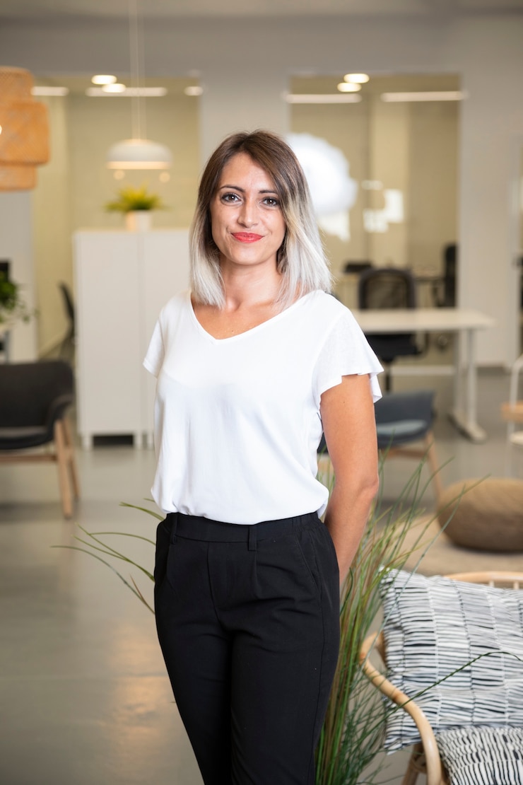 Gratis Foto medium shot van mooie vrouw