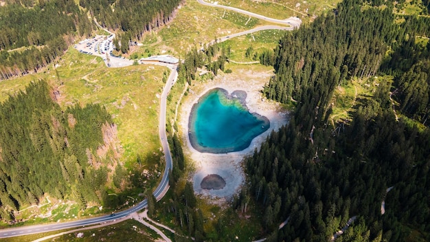 Gratis foto meer van carezza in de dolomieten alpen in italië