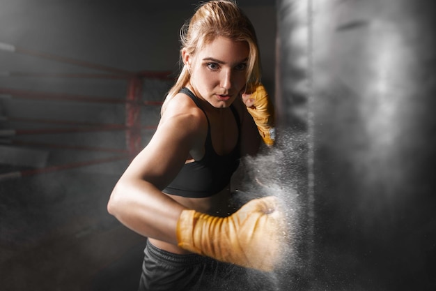 Meisje kickboxer