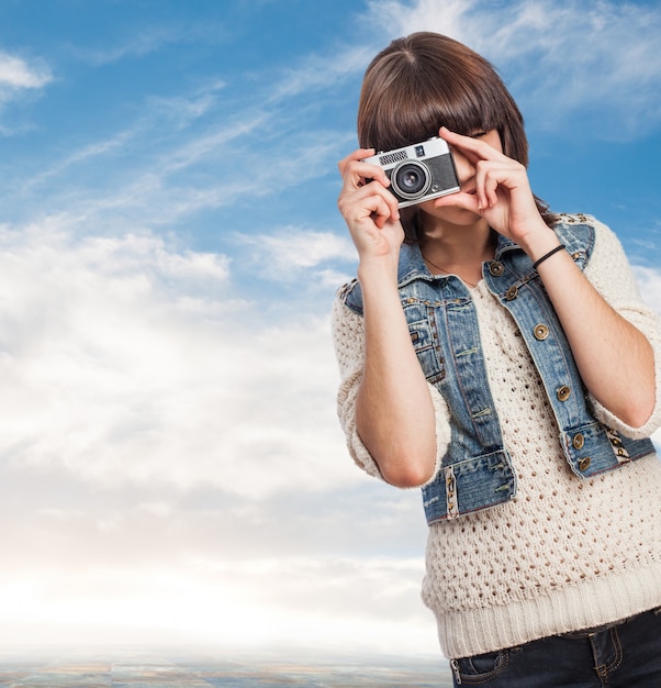 Meisje met een oude camera