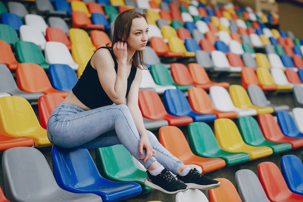 meisje op een stadion