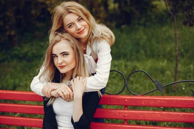 Meisjes in een park