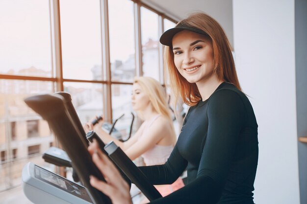 Meisjes in een sportschool