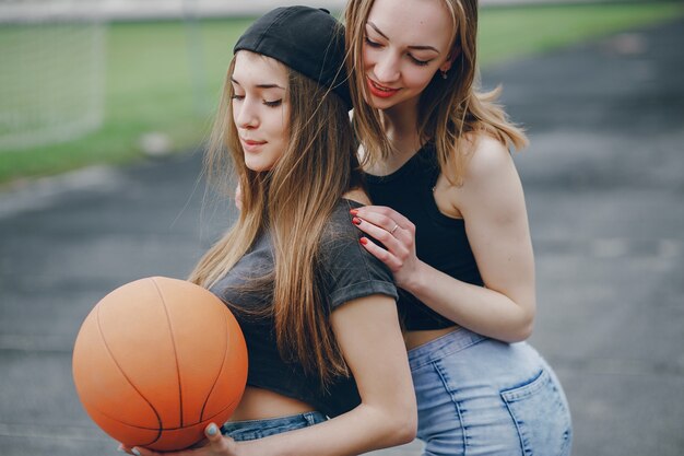 Meisjes met een bal