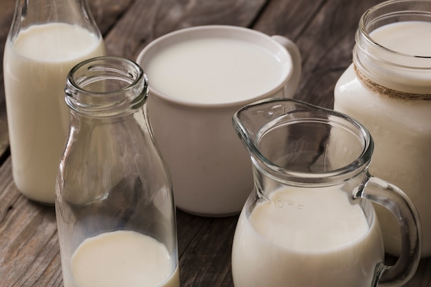 Melk in de verschillende soorten containers