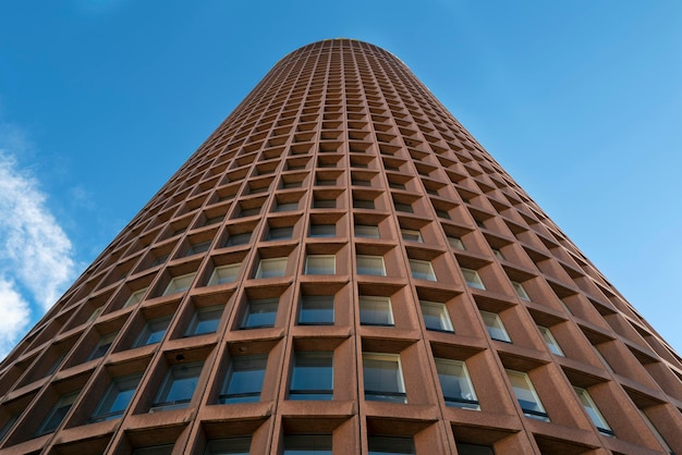 Mening van beroemde wolkenkrabber in lyon