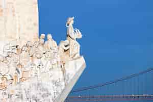 Gratis foto mening van het monument van dos descobrimentos van padrao in lissabon portugal