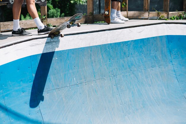 Mensen bijsnijden met skateboards