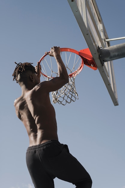 Gratis foto mensen die basketballen