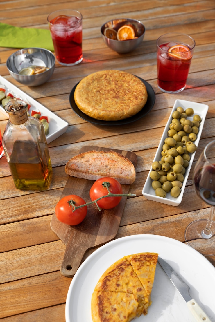 Gratis Foto mensen die spaanse tortilla's eten.