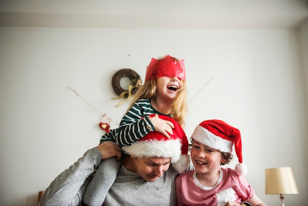 Mensen genieten van kerstvakantie