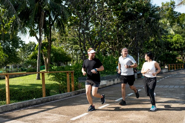 Mensen joggen in het park